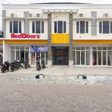 Hotel Reddoorz Syariah @ Kebraon à Sorabaya Extérieur photo