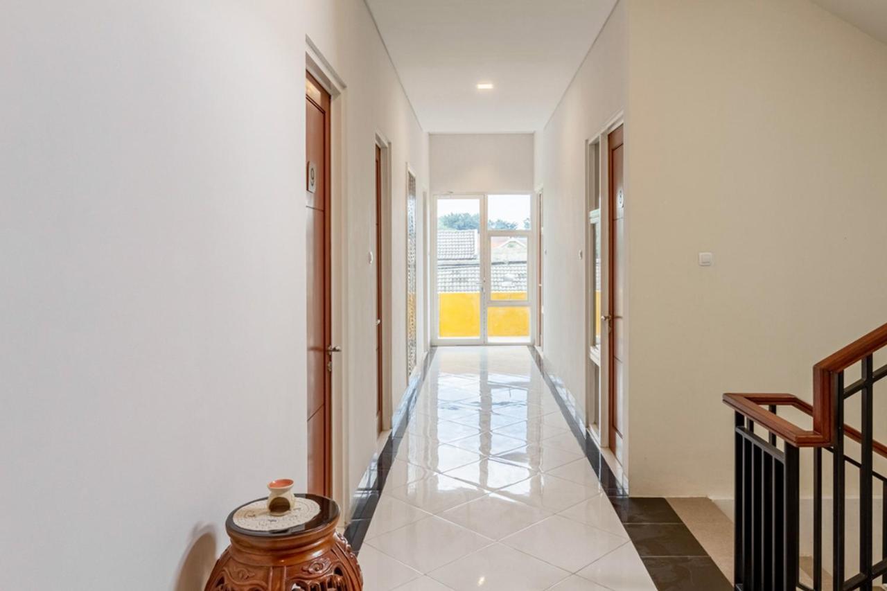 Hotel Reddoorz Syariah @ Kebraon à Sorabaya Extérieur photo