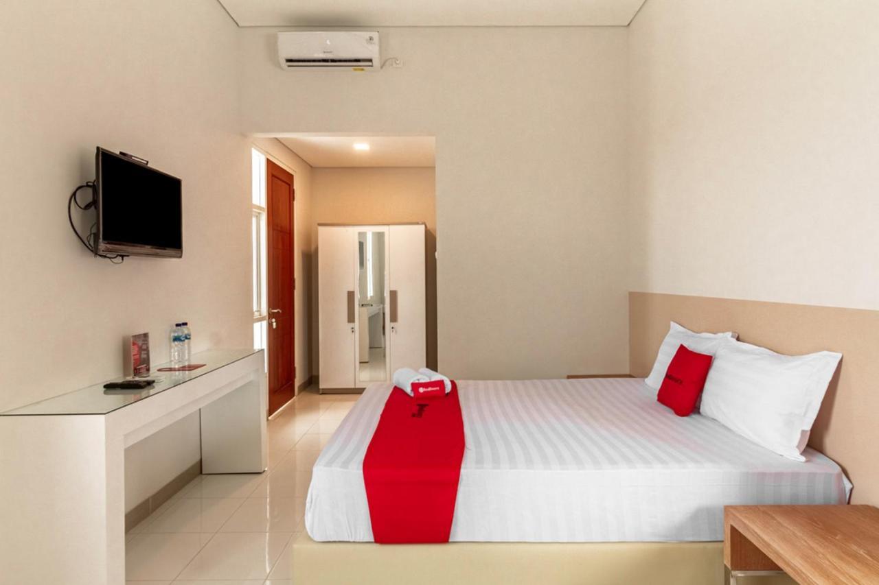 Hotel Reddoorz Syariah @ Kebraon à Sorabaya Extérieur photo